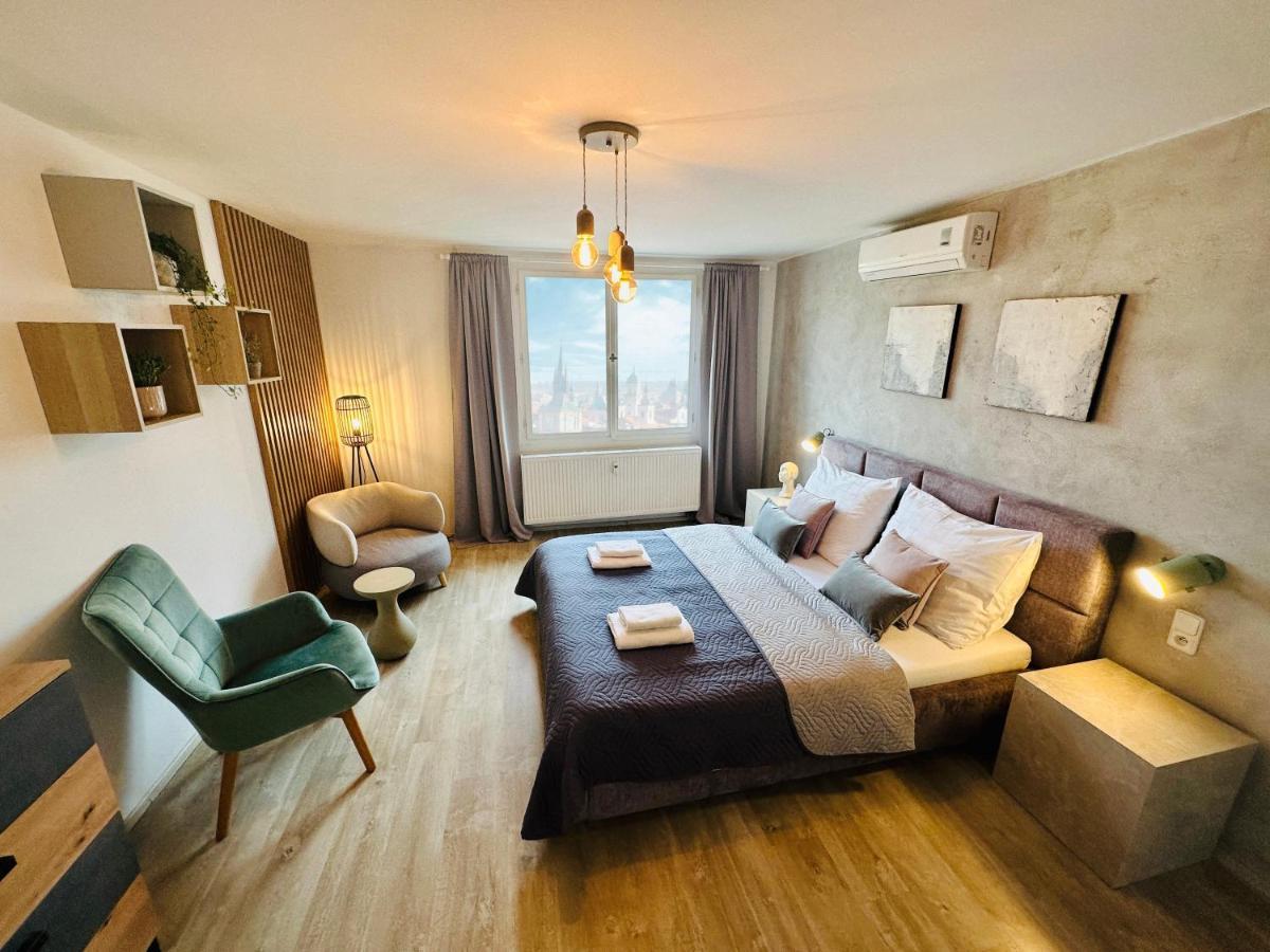 Beautiful Apartment Dlouha Praha Bagian luar foto