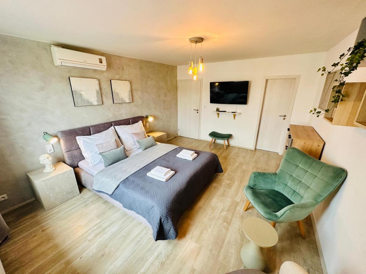 Beautiful Apartment Dlouha Praha Bagian luar foto