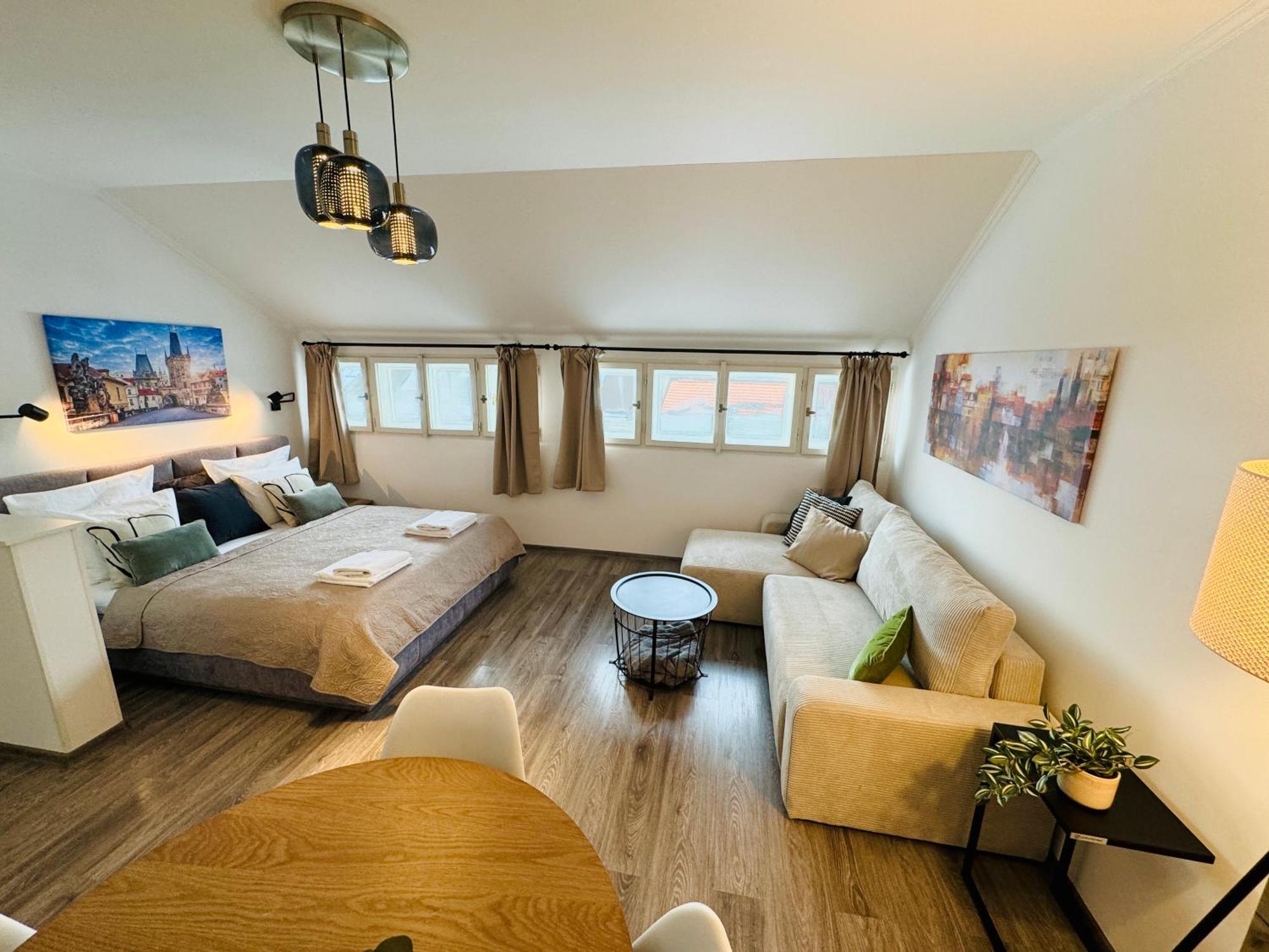 Beautiful Apartment Dlouha Praha Bagian luar foto