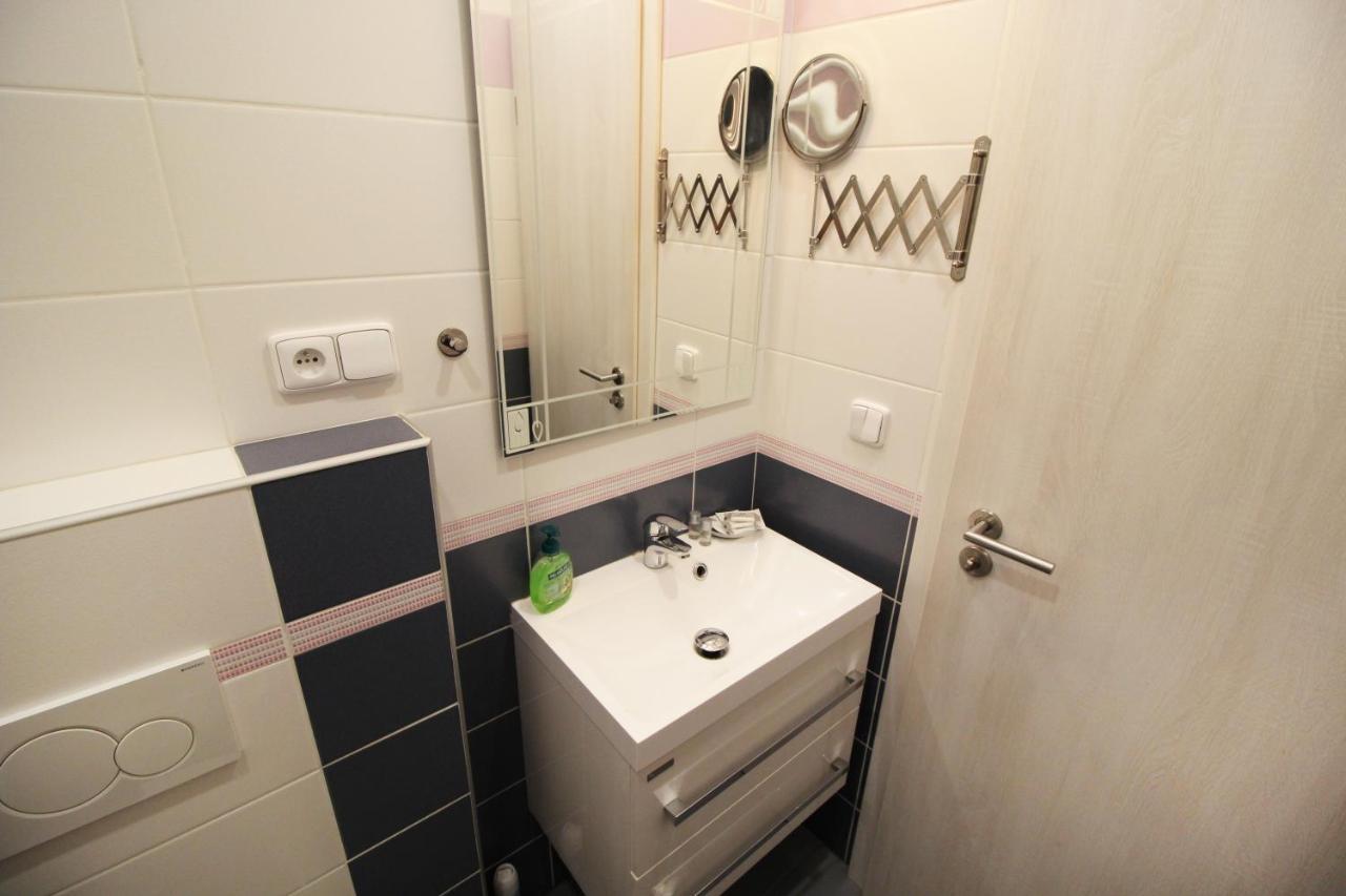 Beautiful Apartment Dlouha Praha Bagian luar foto